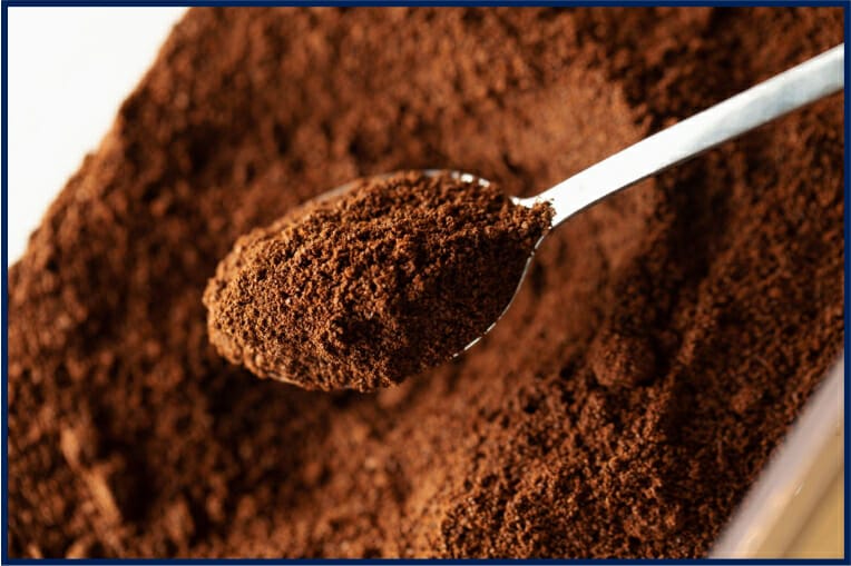 coffee grains on the spoon.